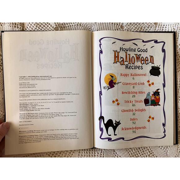 2000 Howling Good Halloween Recipes Cookbook by Publications International Ltd - Picture 2 of 4